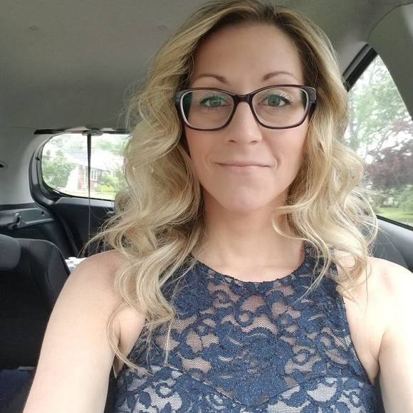 Meet your Posher, Erin - Picture 1 of 1